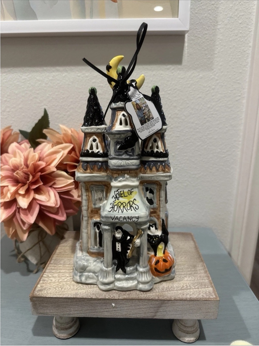Blue Sky Clayworks Godminc HOTEL OF HORRORS Vampire Tealight Halloween
11"